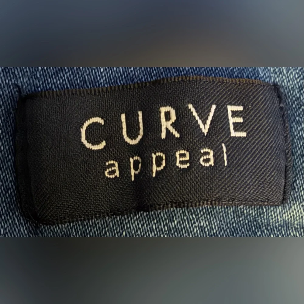 Curve Appeal- High Rise Skinny Jeans w/ Slim Fit and Structured Waistband- 10/30 - Picture 3 of 5